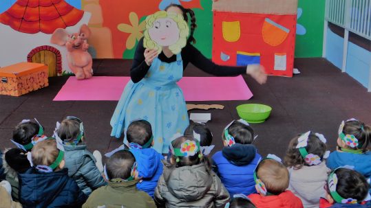 Fiesta de primavera con obra de teatro de la Escuela Infantil MiniClub