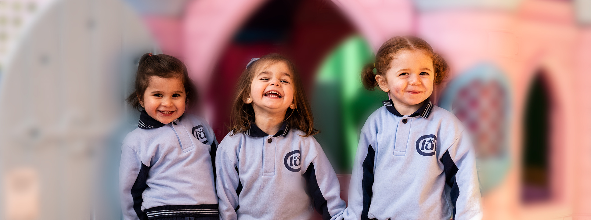 3 Niñas de La Escuela Infantil MiniClub Sonriendo